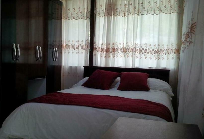 سوییت لوکس, Hostal El Parque Tababela