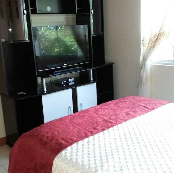 Люкс, Hostal El Parque Tababela
