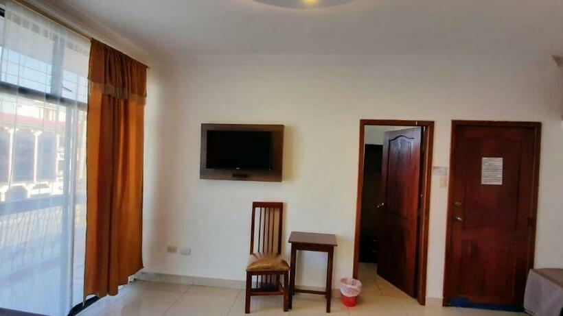스탠다드 트리플 룸, Hostal Perla Real Inn