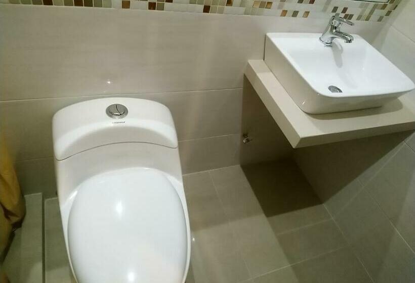 اتاق استاندارد سه نفره, Hostal Perla Real Inn