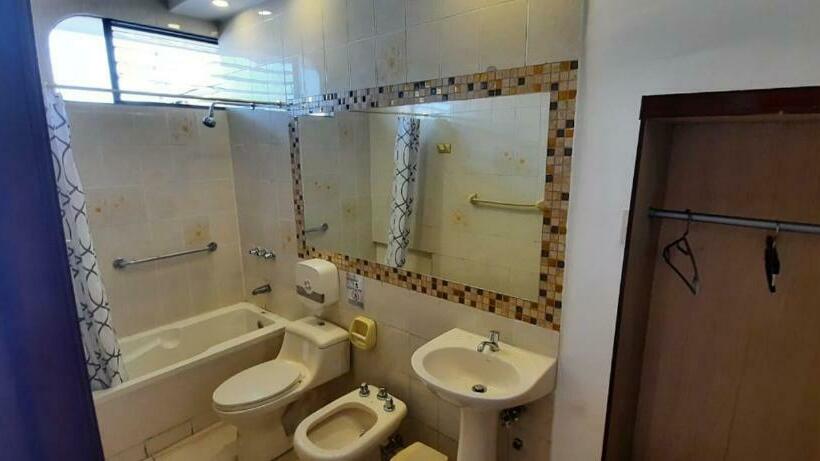 اتاق استاندارد سه نفره, Hostal Perla Real Inn