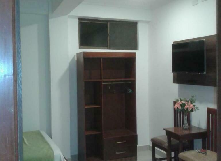 تختخواب در اتاق مشترک, Hostal Perla Real Inn