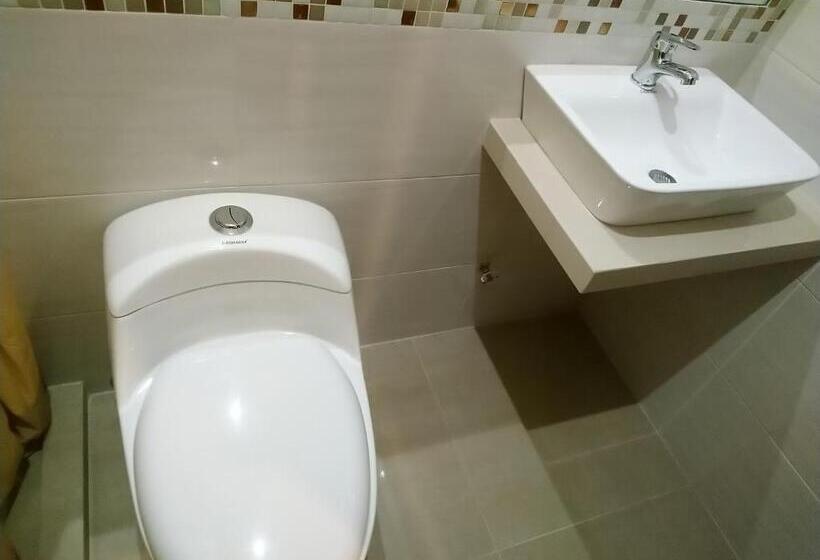 공동 객실, Hostal Perla Real Inn