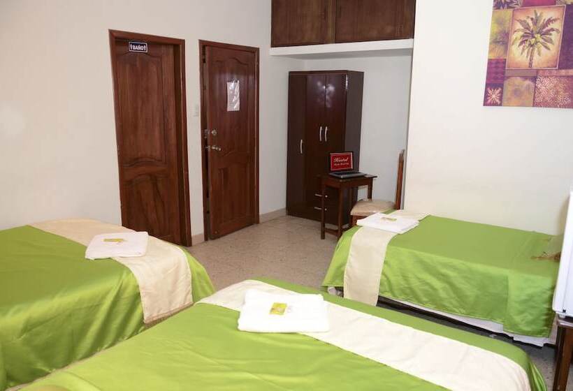 اتاق استاندارد سه نفره, Hostal Perla Real Inn