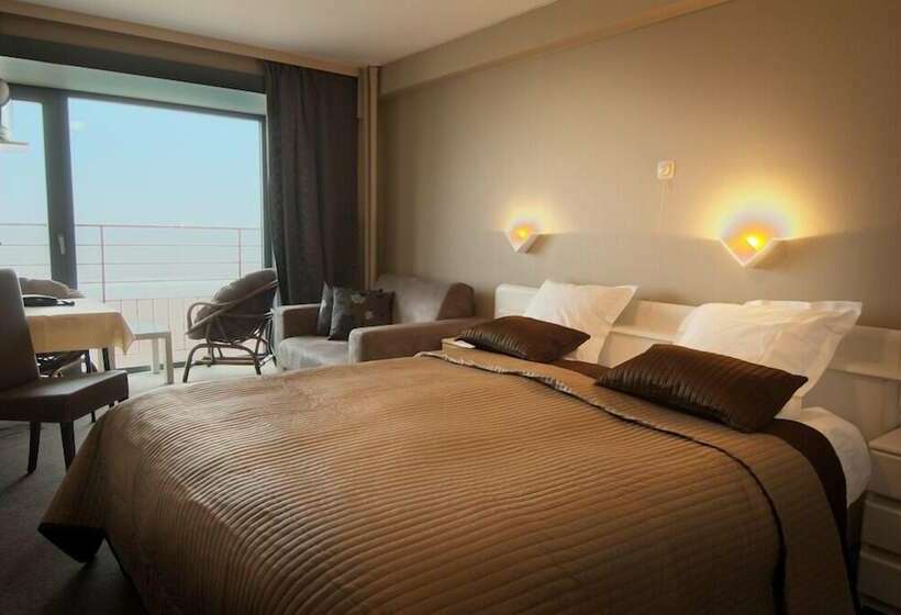 标准间, Les Mouettes