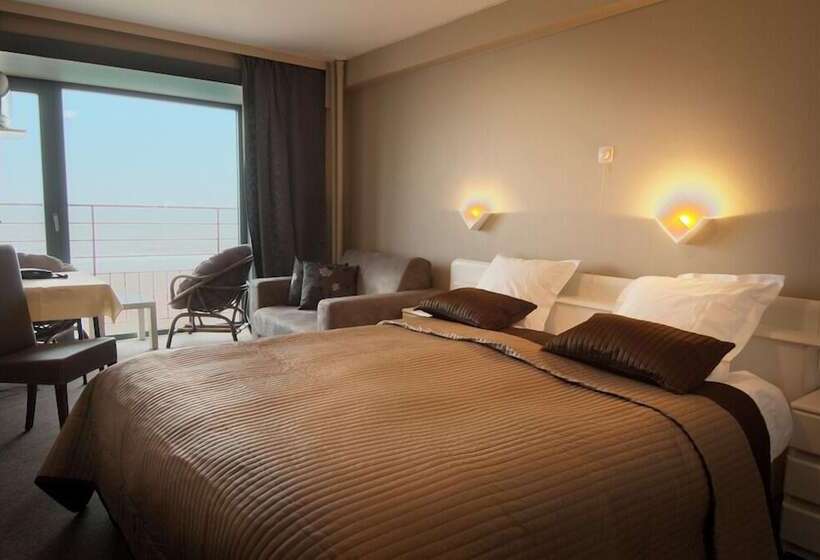 基本间, Les Mouettes