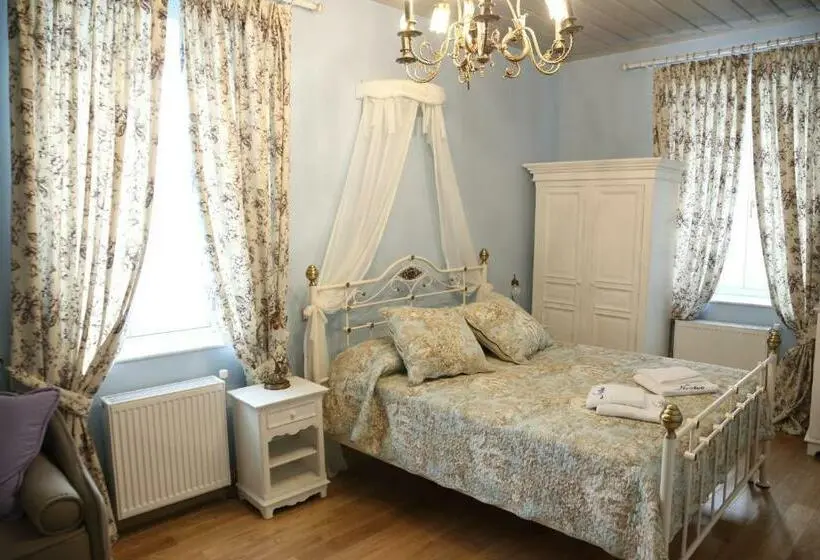 Junior Suite, Nostos