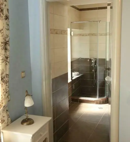 Chambre Standard, Nostos