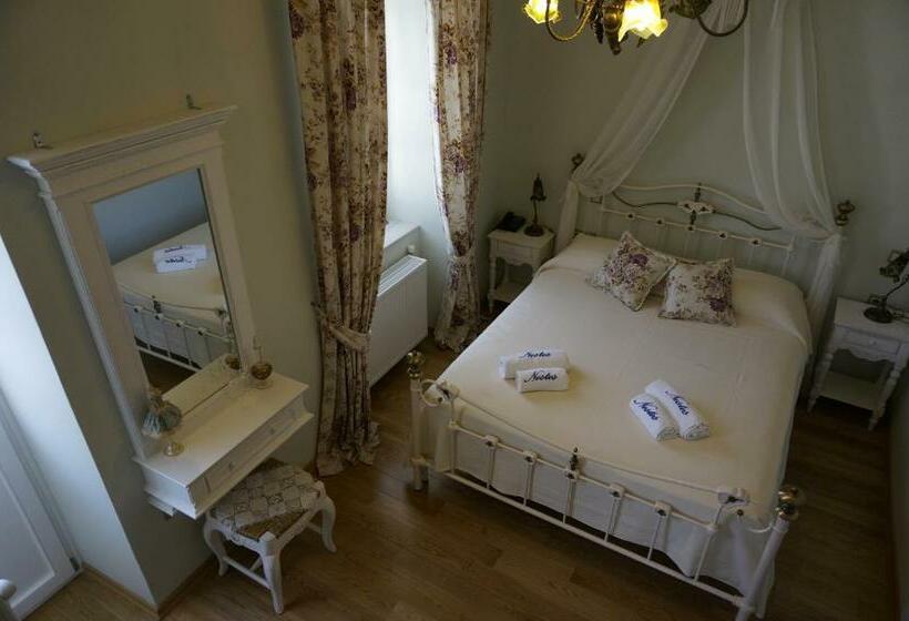 اتاق لوکس, Nostos