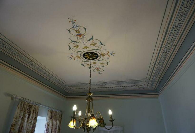 اتاق لوکس, Nostos