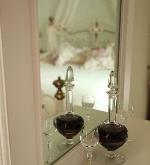 اتاق لوکس, Nostos