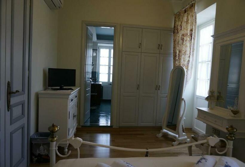 اتاق لوکس, Nostos