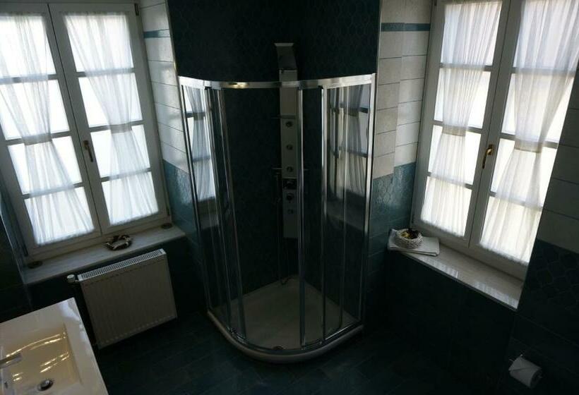 اتاق لوکس, Nostos