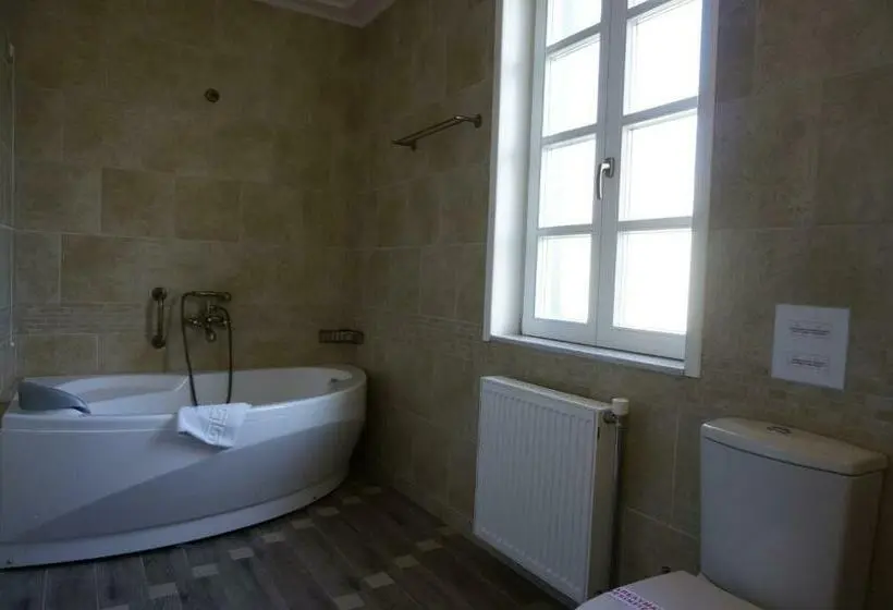 Junior Suite, Nostos