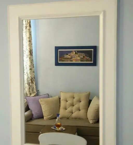 Junior Suite, Nostos