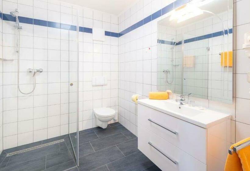 اتاق خانوادگی, Pension Helios