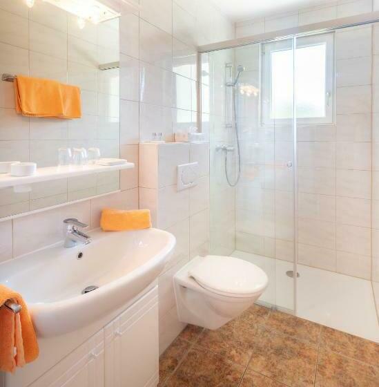 اتاق استاندارد با بالکن, Pension Helios