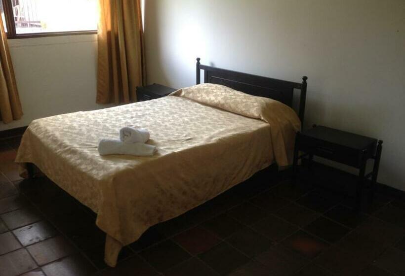 Quarto Triplo Estandar, Tacuara