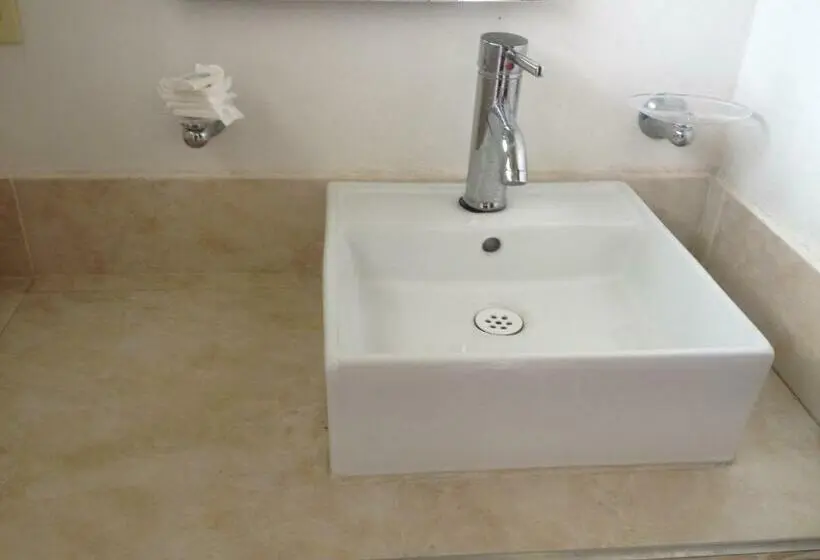 Standard-huone, Tacuara
