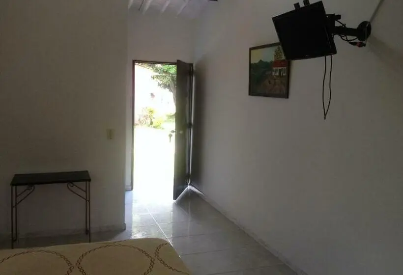 Perhehuone, Tacuara