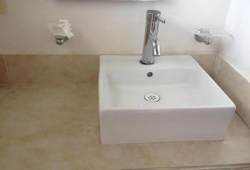Villa 3 Makuuhuonetta, Tacuara