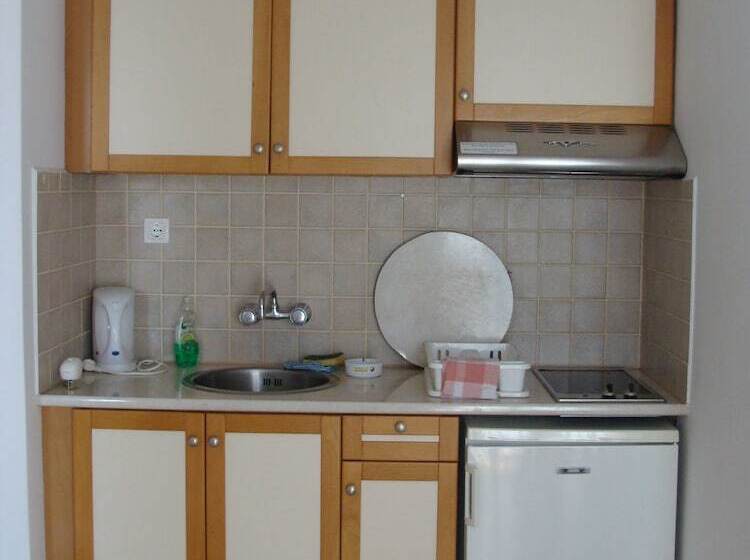 استودیوی استاندارد, Tilemachos Rooms & Studios