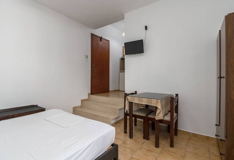 استودیوی استاندارد, Tilemachos Rooms & Studios