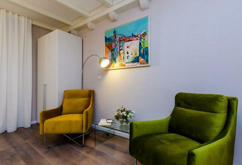 إستوديو قياسى, Villa Flores Studio Apartment