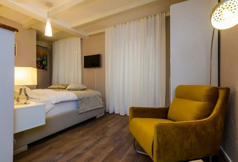 إستوديو قياسى, Villa Flores Studio Apartment