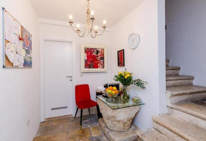 إستوديو قياسى, Villa Flores Studio Apartment