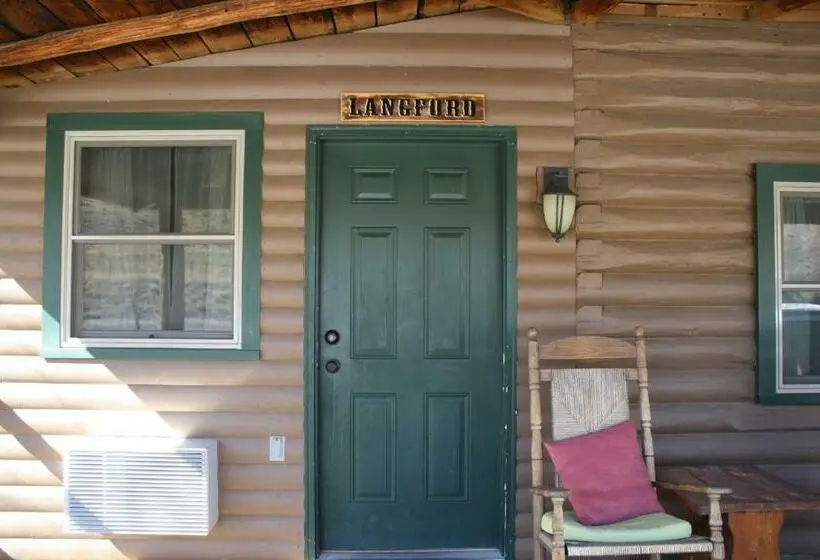 سوییت با چشم‌انداز کوه, Wapiti Lodge