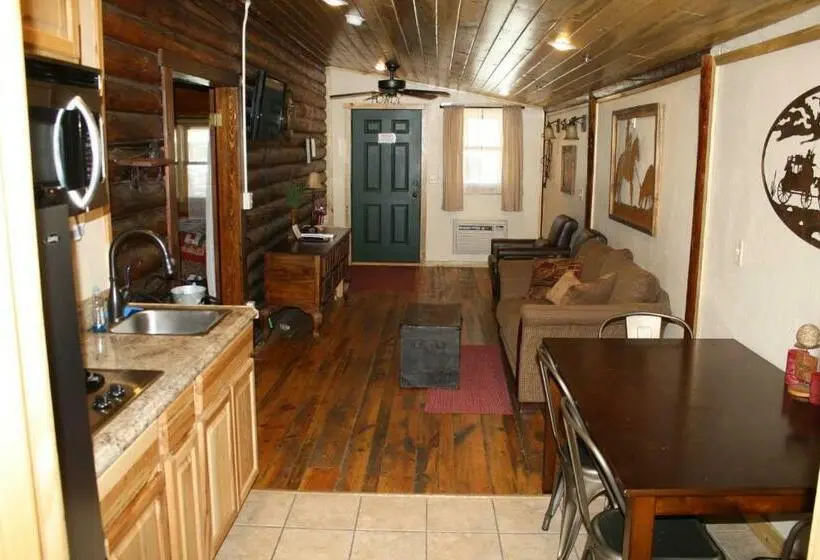 سوییت با چشم‌انداز کوه, Wapiti Lodge