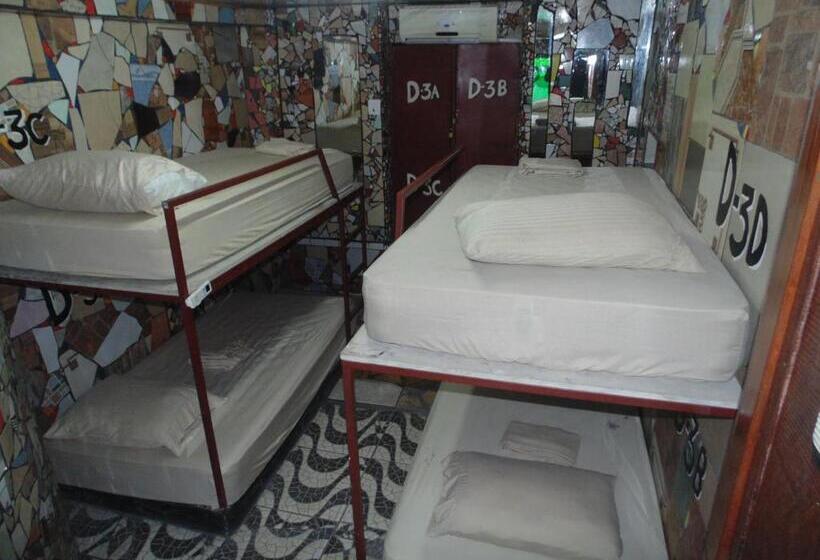 سرير فى غرفة مشتركه, Rocking J's