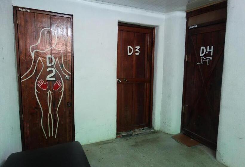 سرير فى غرفة مشتركه, Rocking J's