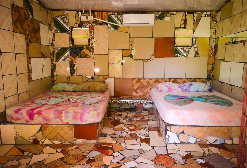 غرفة قياسية, Rocking J's