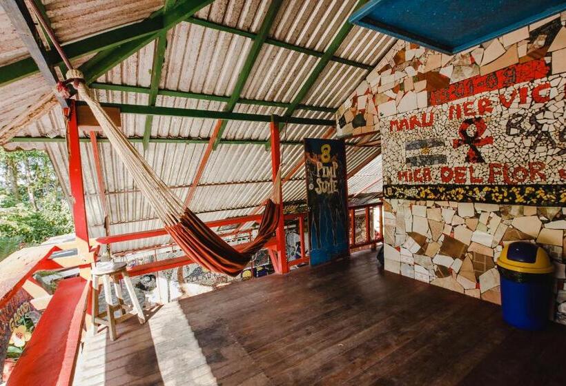 غرفة قياسية رباعية, Rocking J's