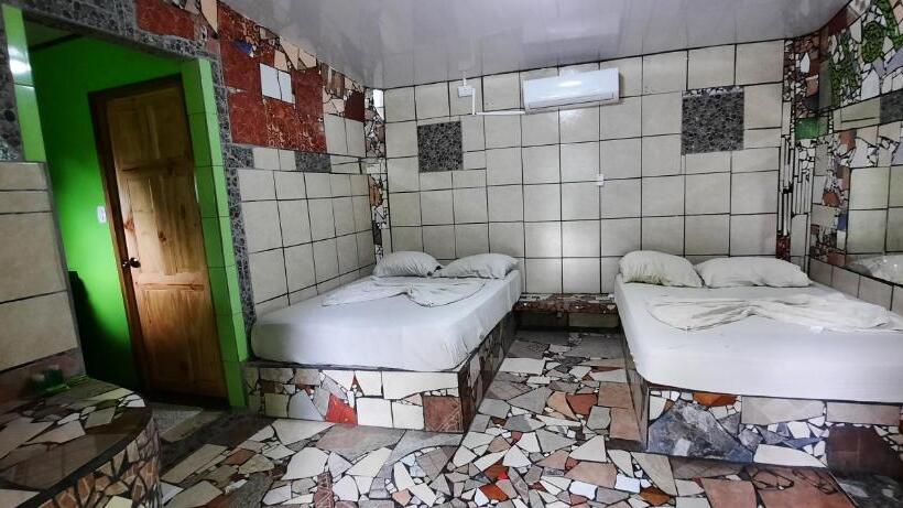 غرفة سوبيريور, Rocking J's