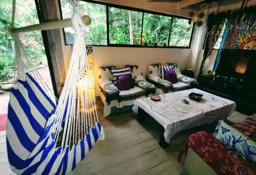 ルームシェアのワンベッド, Casajungla Hostel