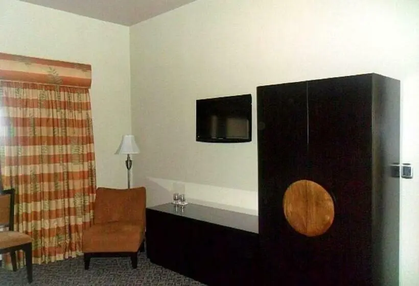 سوییت, 1915 Inn & Suites