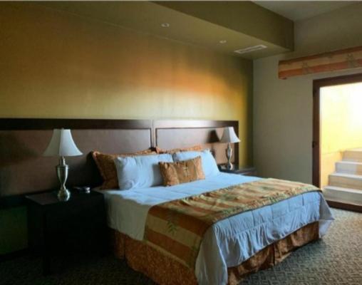 سوییت, 1915 Inn & Suites