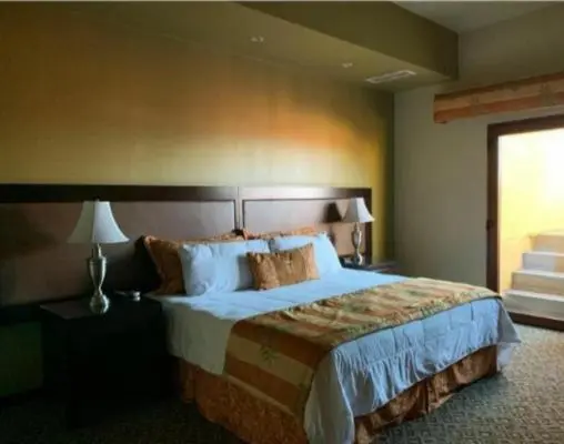 سوییت, 1915 Inn & Suites