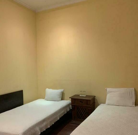 غرفة قياسية رباعية, 1915 Inn & Suites