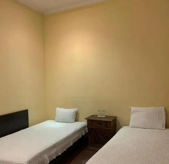اتاق خانوادگی, 1915 Inn & Suites