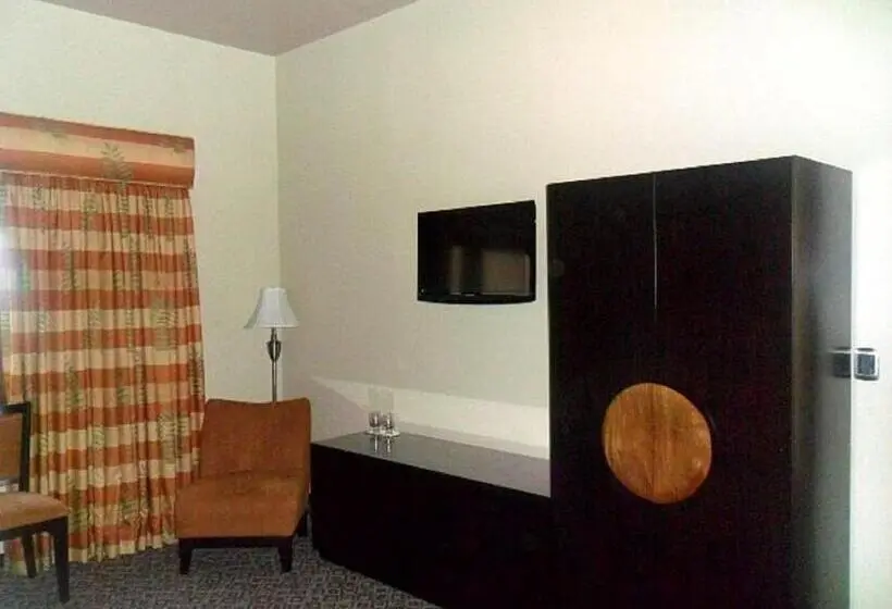 سوییت جونیور, 1915 Inn & Suites