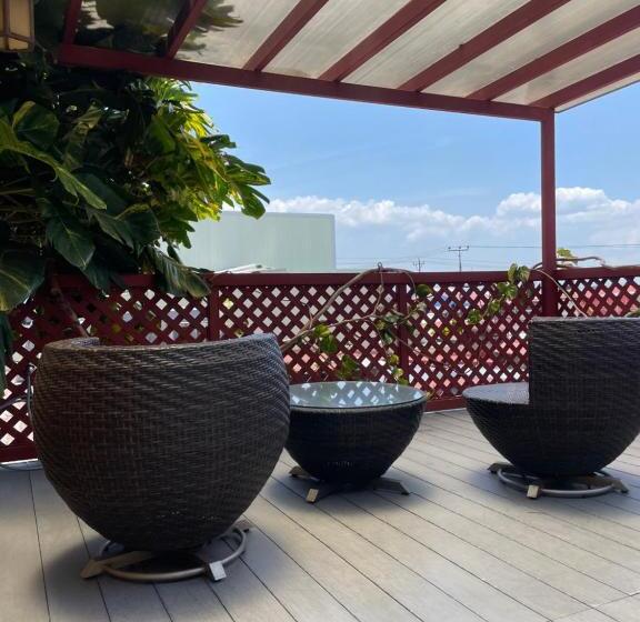 جناح, 1915 Inn & Suites