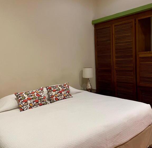 غرفة قياسية, 1915 Inn & Suites