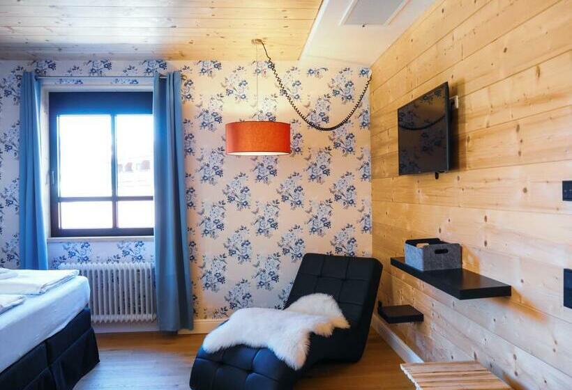 带大床的豪华间, Alpenliebe Design