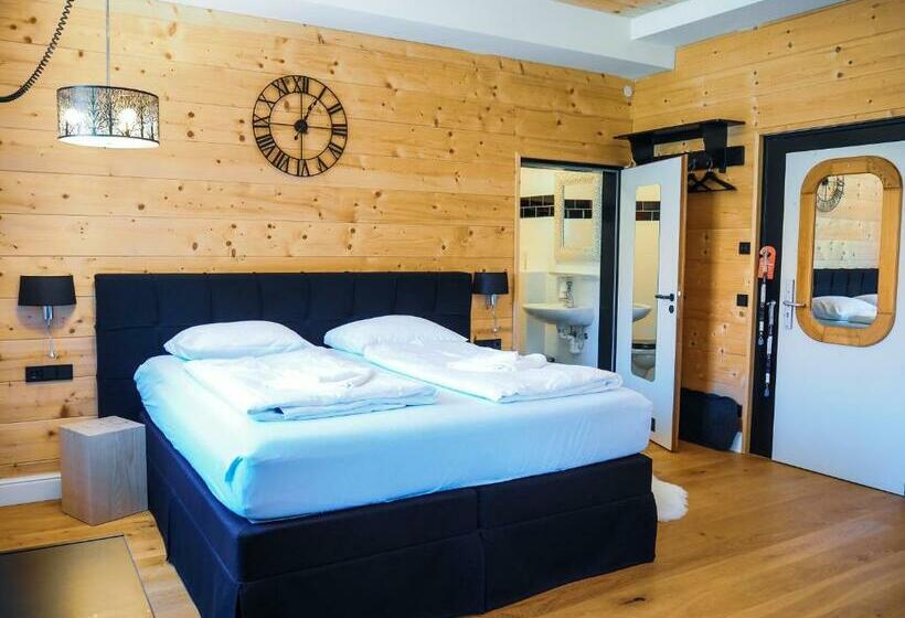 带大床的豪华间, Alpenliebe Design