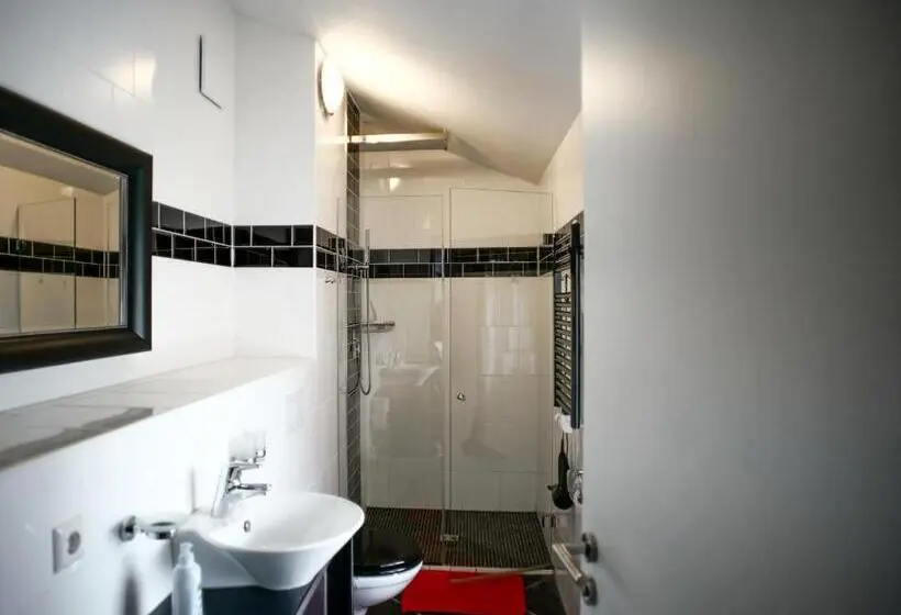 Standard-huone Queen-vuode, Alpenliebe Design