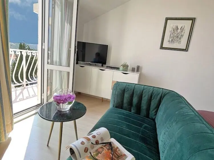 2 Bedroom Deluxe Apartment Sea View, Studio Apartment Andrijana
